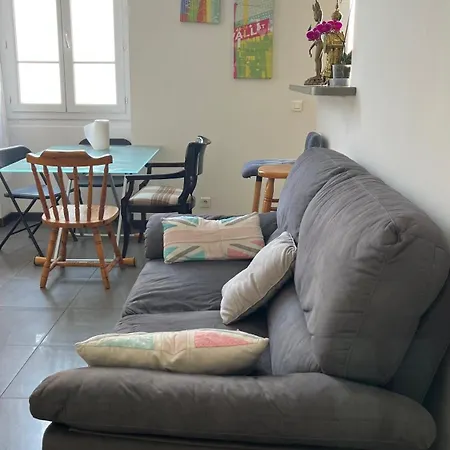 Two Bedroom Near Old Town 아파트 *